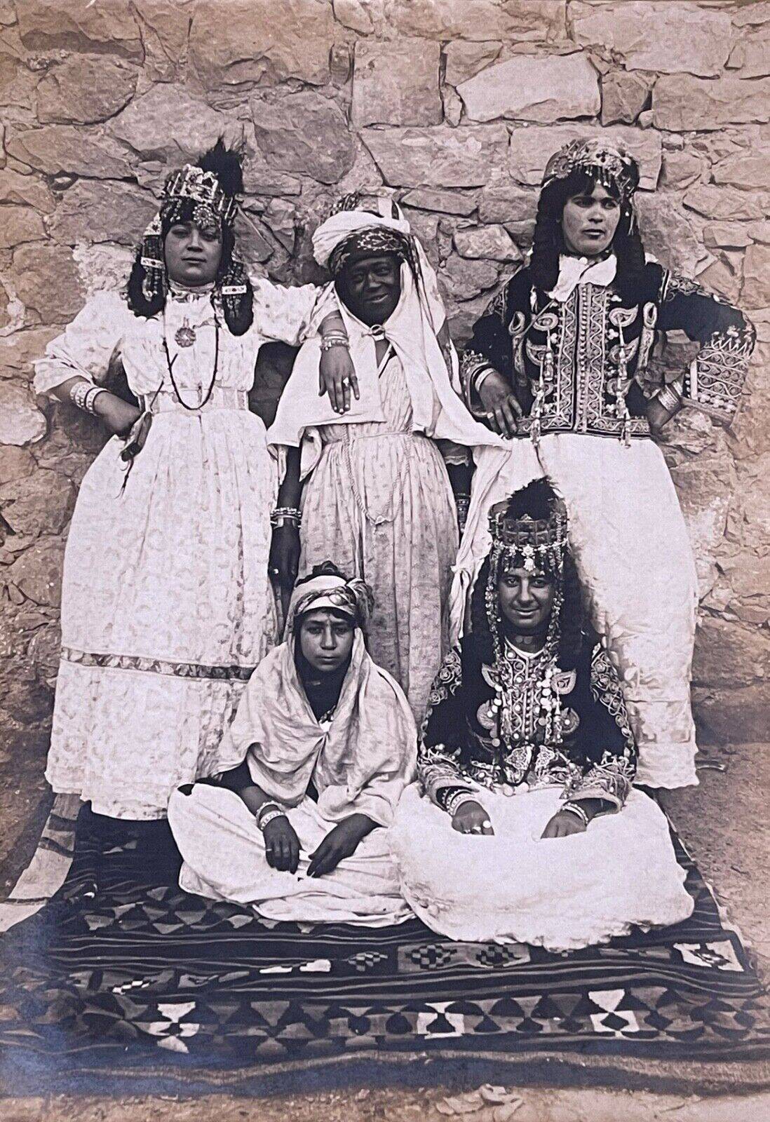 Algeria Amazigh women of Ksar El albumen print 16.5 cm X 11.6 cm anonymous