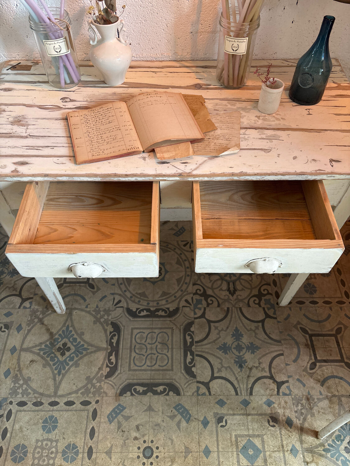 Small country table with 2 drawers