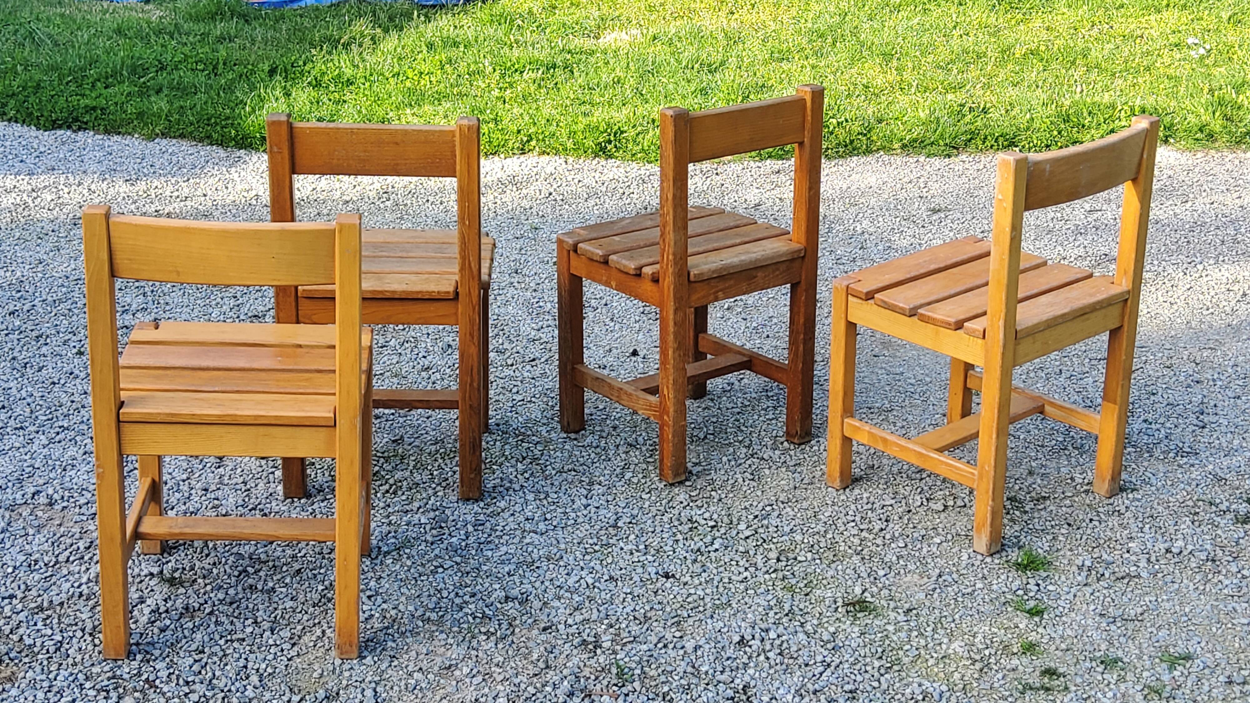 Set de 4 chaises des années 70 brutalistes en chêne