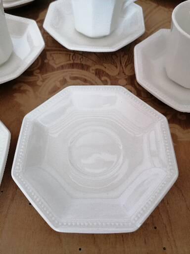 Set of 10 Johnson Brothers cups and saucers