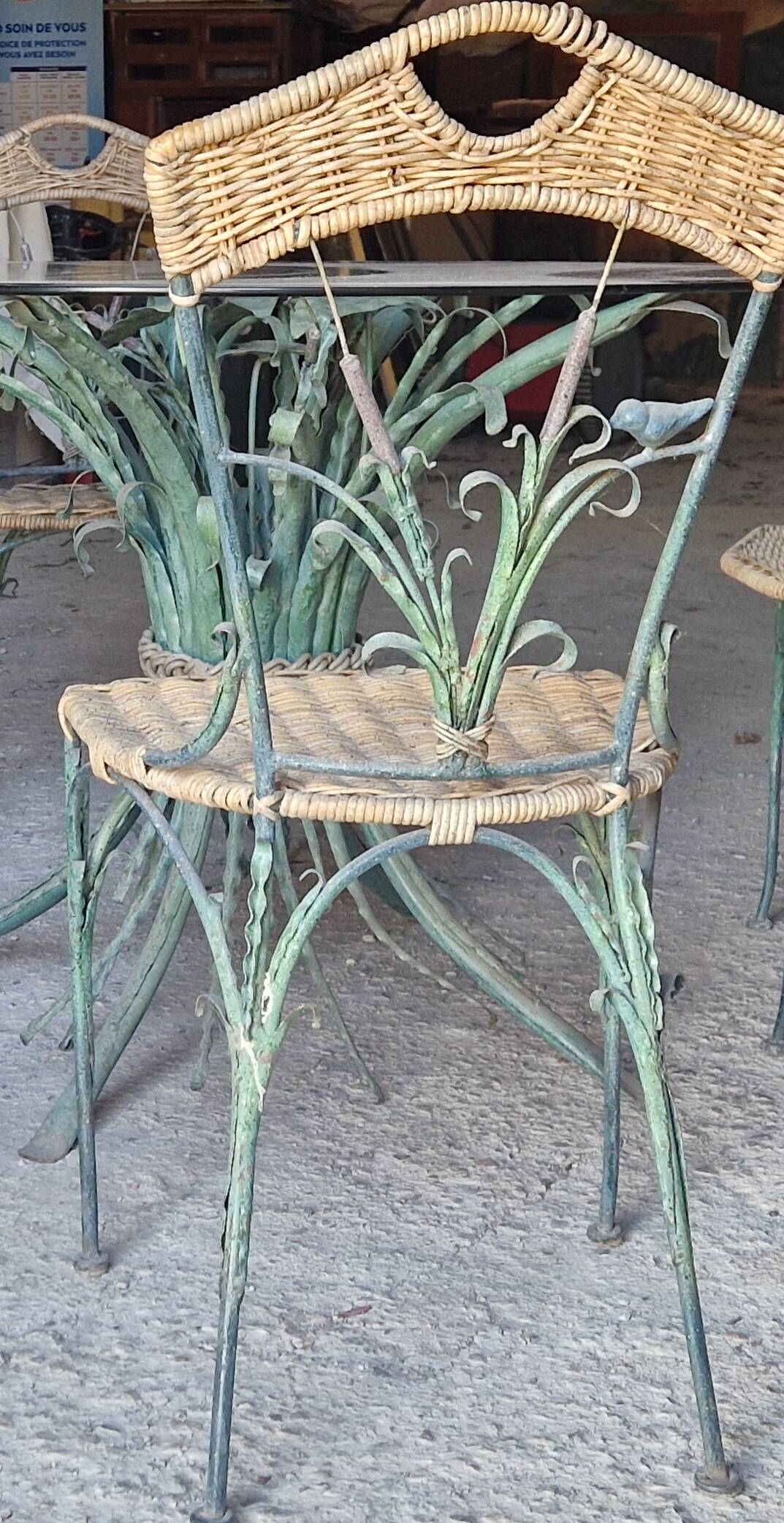 Round glass table & 4 chairs