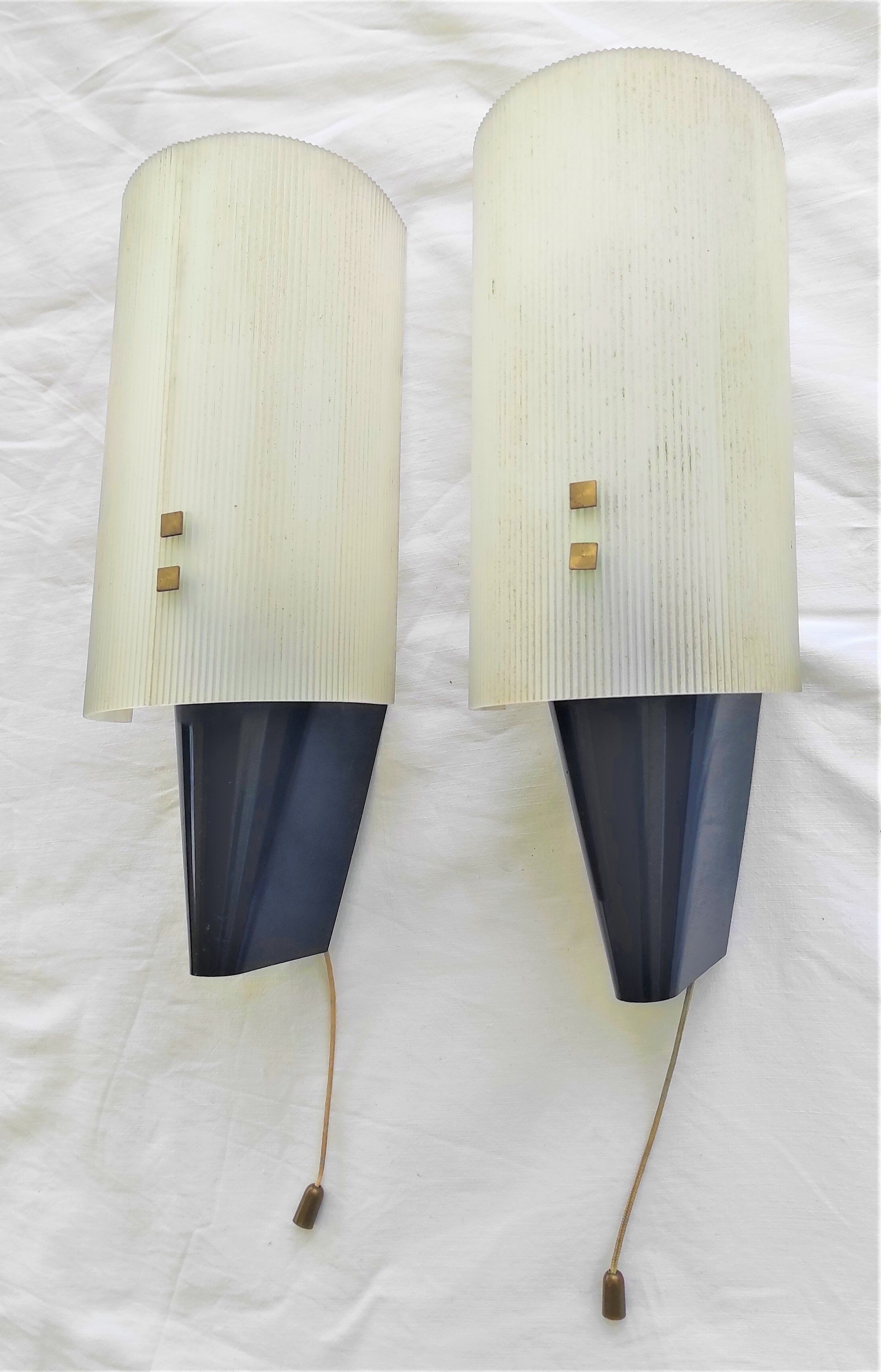 Pull wall lamps