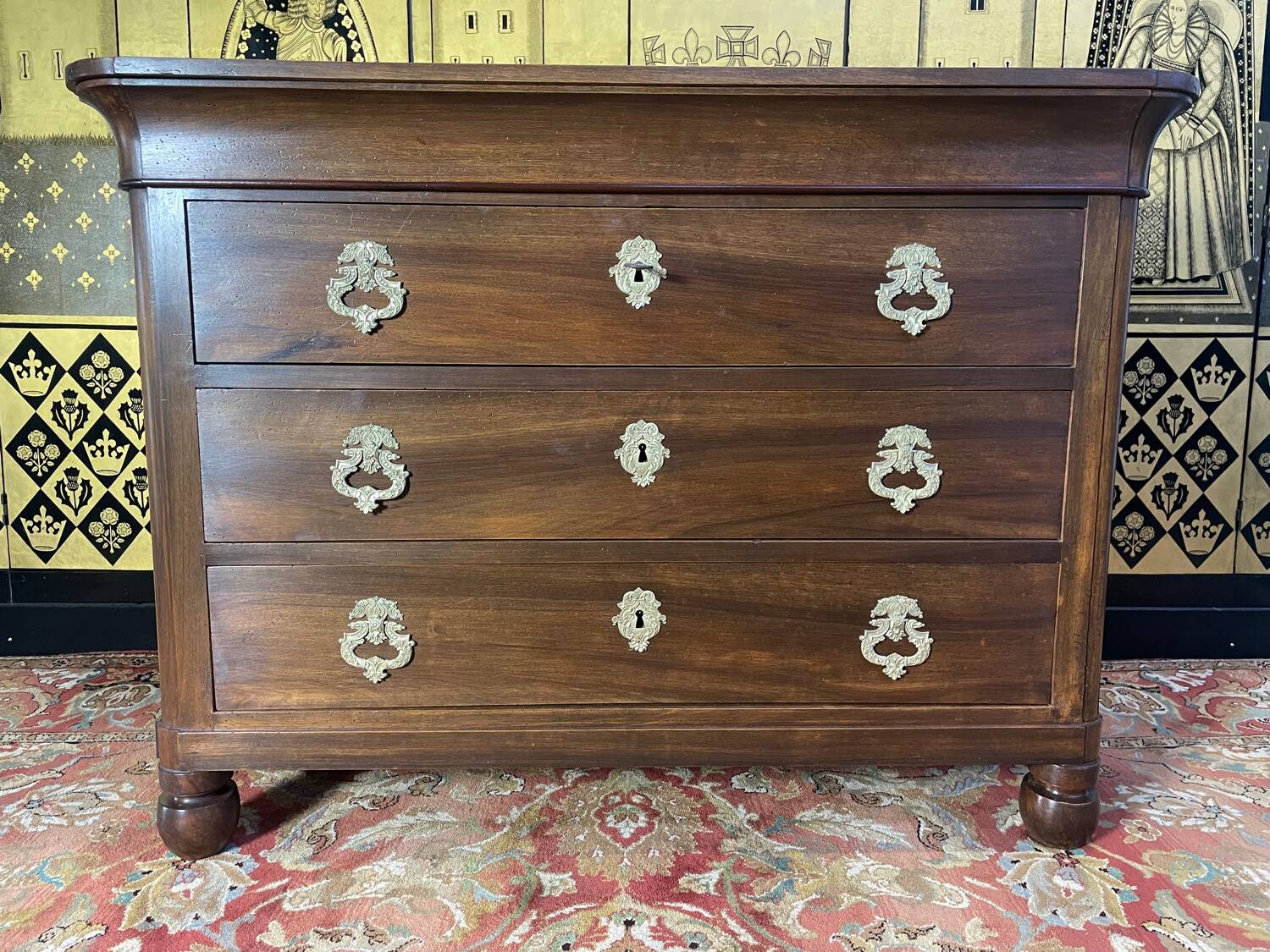 Walnut chest of drawers, Restoration period