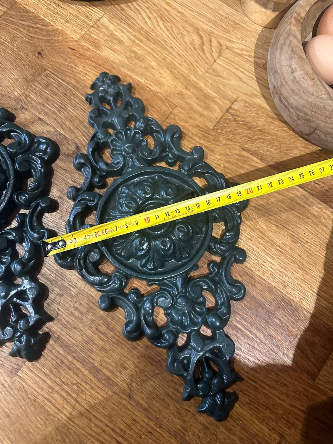 Set of 2 decorative cast iron rosettes
