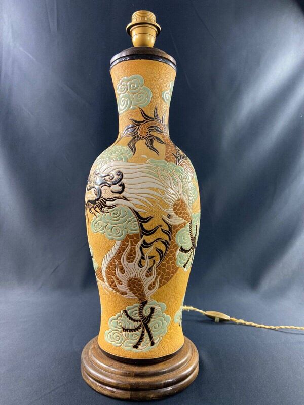 Très grande lampe au dragon sur fond jaune en grès bien hoa vietnam
