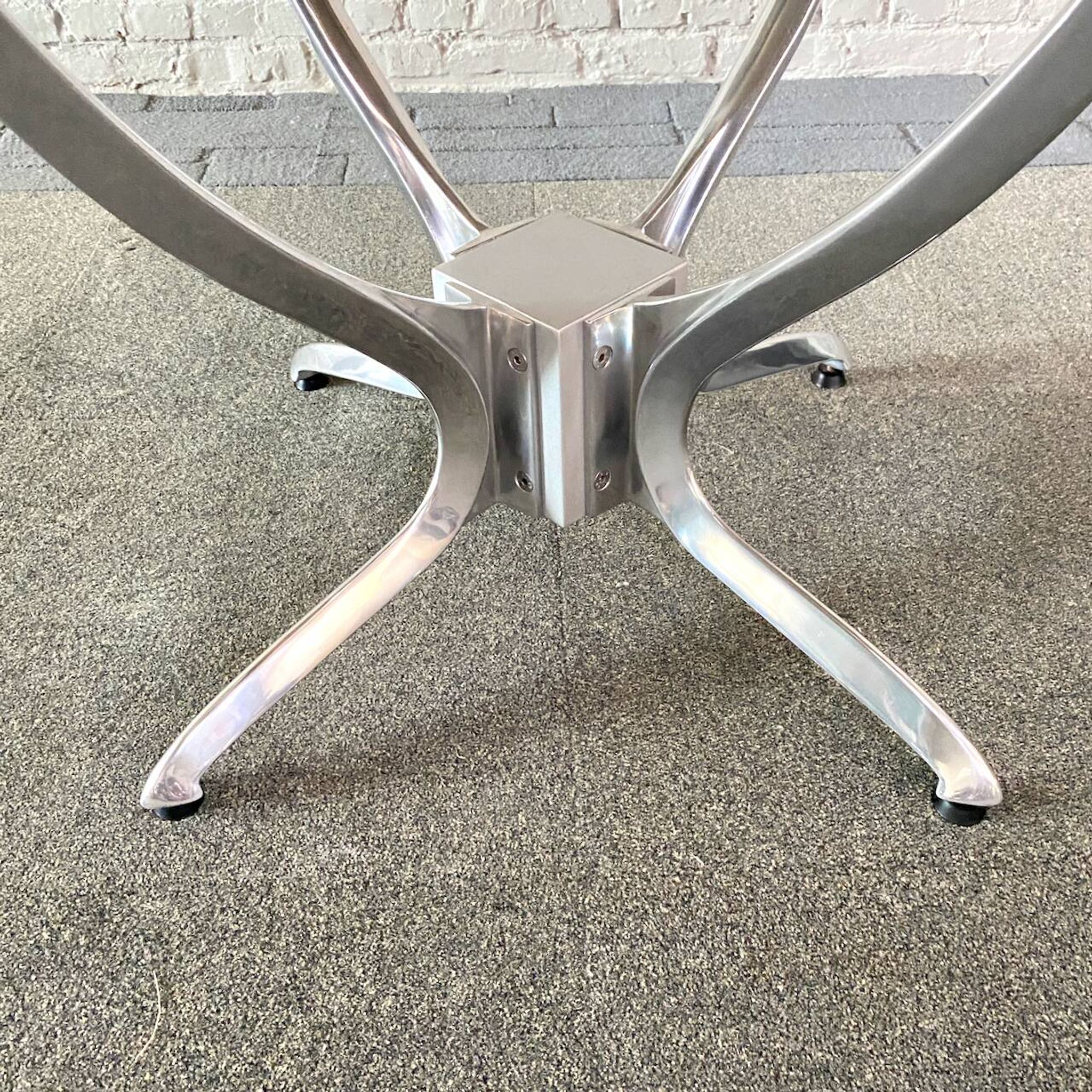 Round dining table - smoked glass & brushed aluminum base