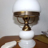 Lampe a poser en opaline vintage