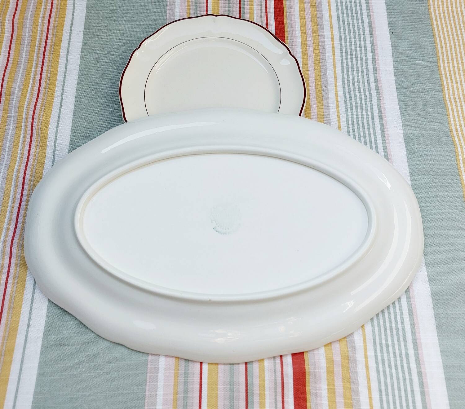 Villeroy & Boch brown scalloped oval serving dish