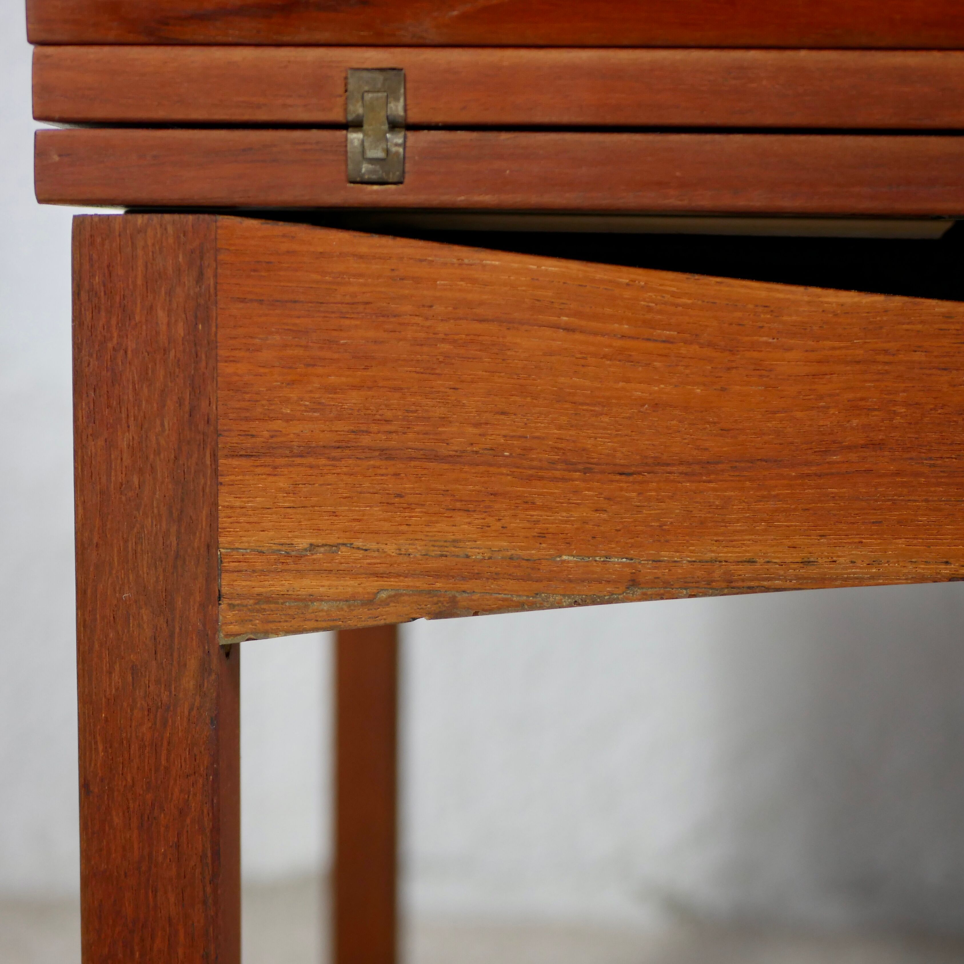 Teak system table