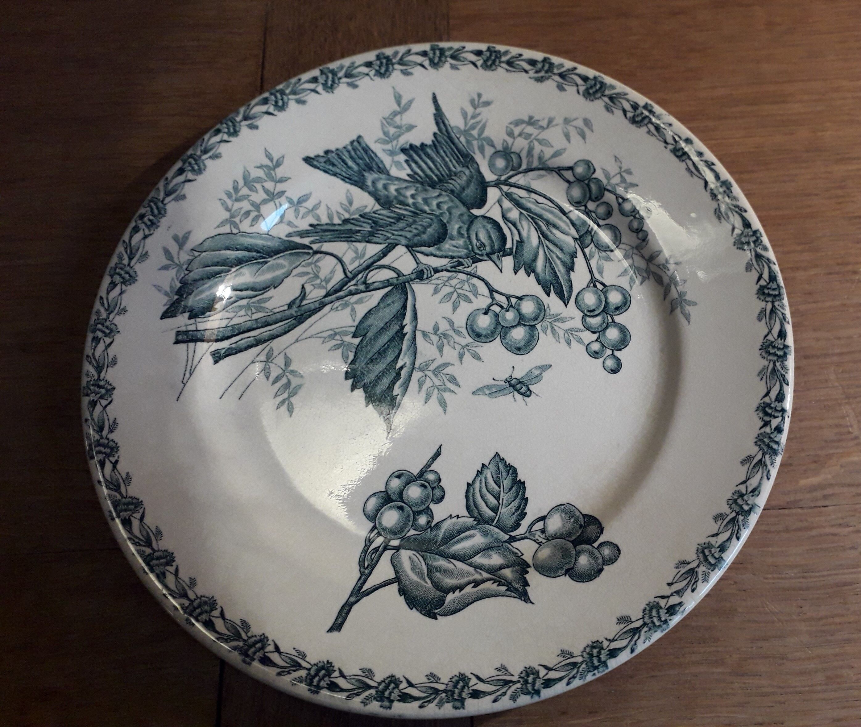 Flat plate in nimy earthenware bird decorations
