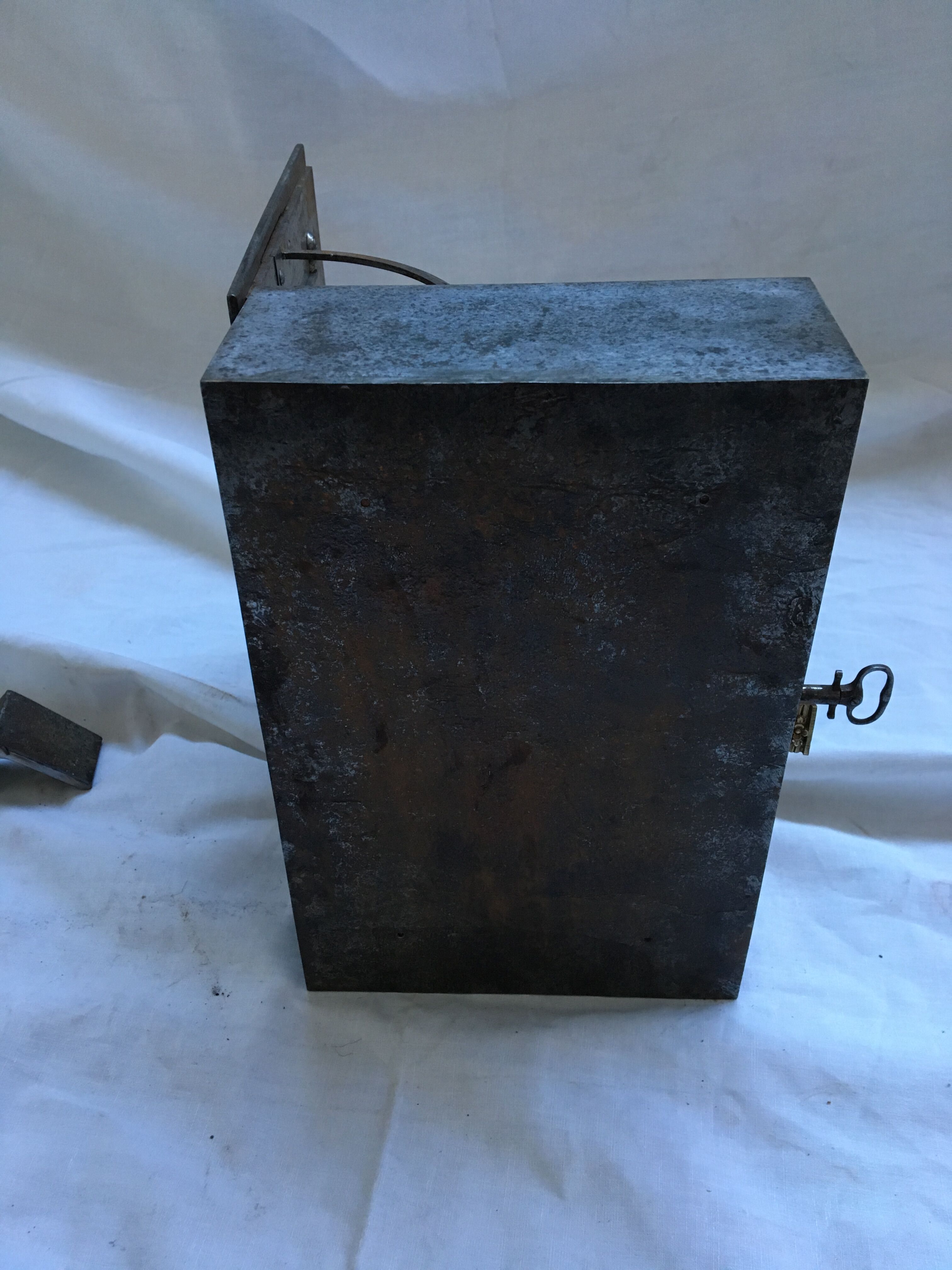 safe trip end XIX in metal