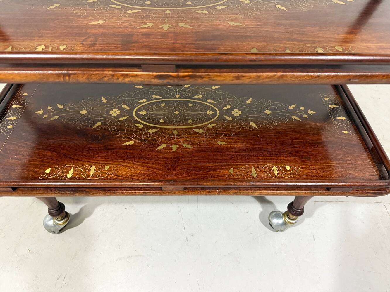 Anglo-Indian teak serving trolley with brass inlays from the 1930s-1940s.