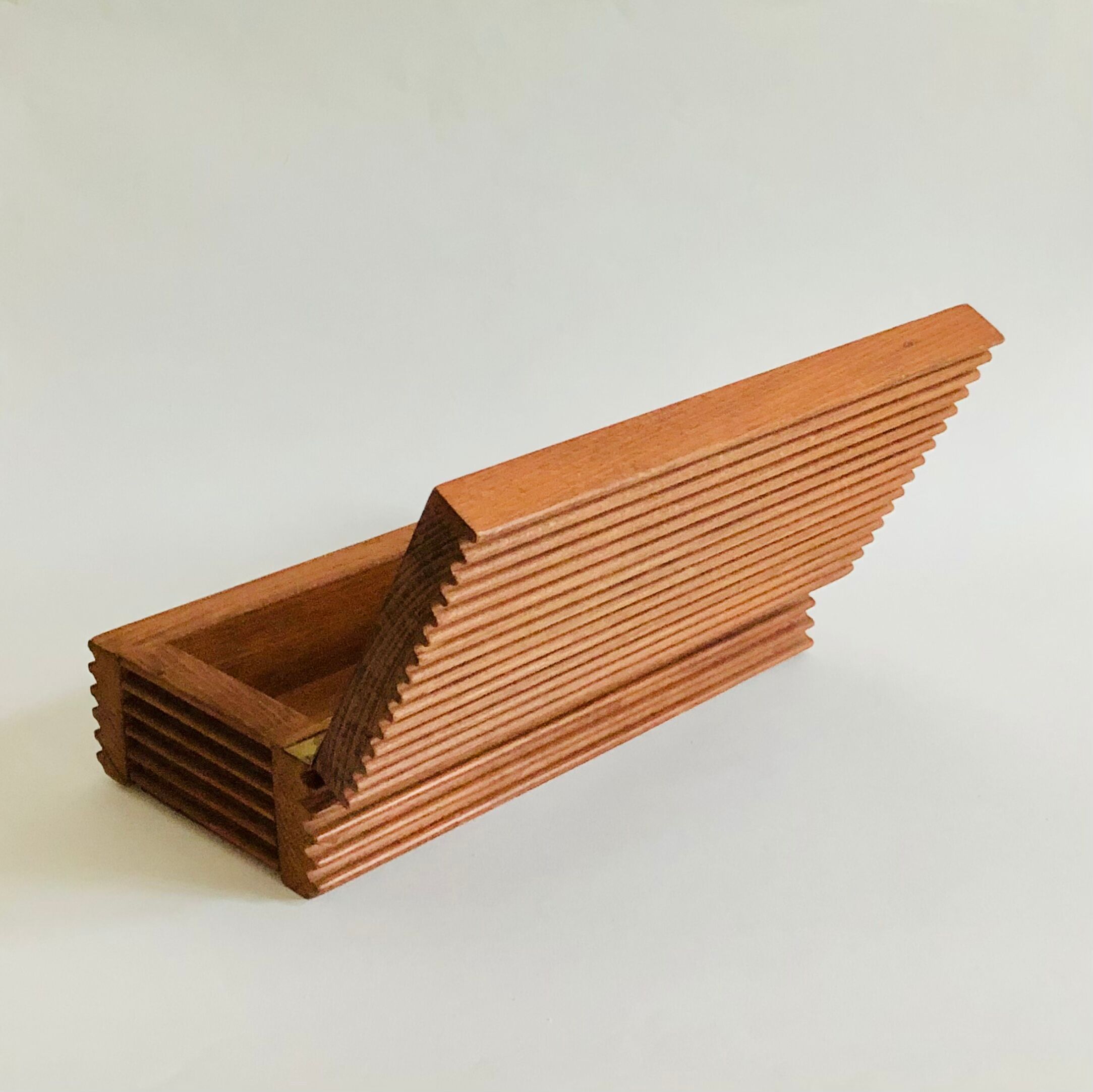 Boîte en bois faite main L25cm