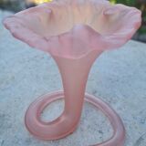 Vase en pate de verre rose