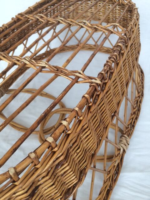 Bassinet in rattan, his mattress, pillow and bed linens
