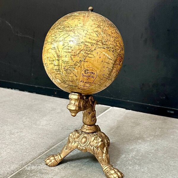Globe terrestre ancien J.L & Cie   Piètement métal doré   XIXe siècle   20,5 cm