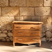 Small antique chest of drawers in light oak – 3 drawers