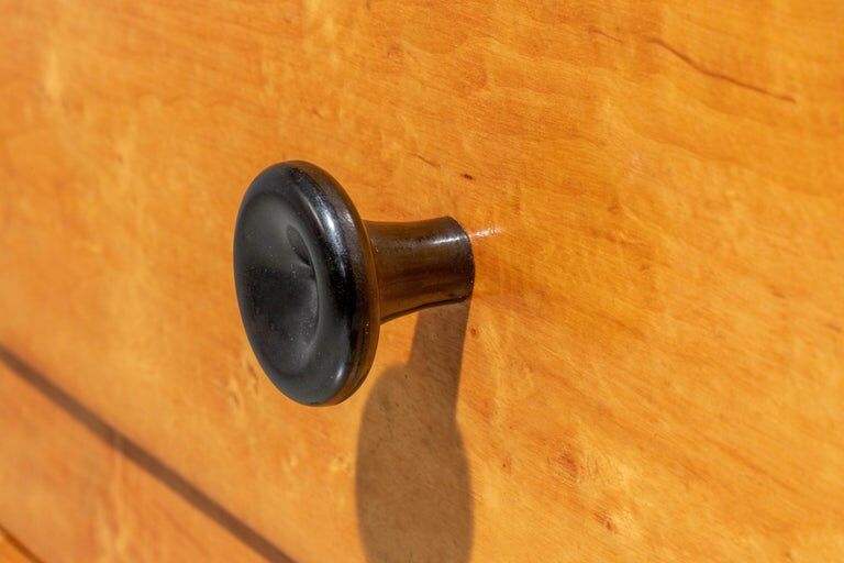 Meuble de rangement français à deux portes avec feuilles latérales extraites en bois années 1970