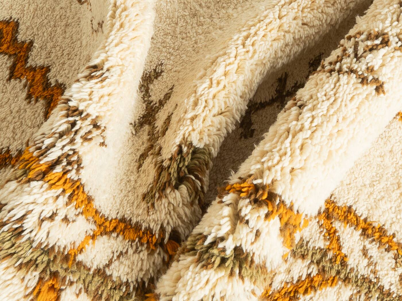 XXL Berber rug with long fringes from the 1960s. Cream-coloured pile with patterns in orange and green tones.