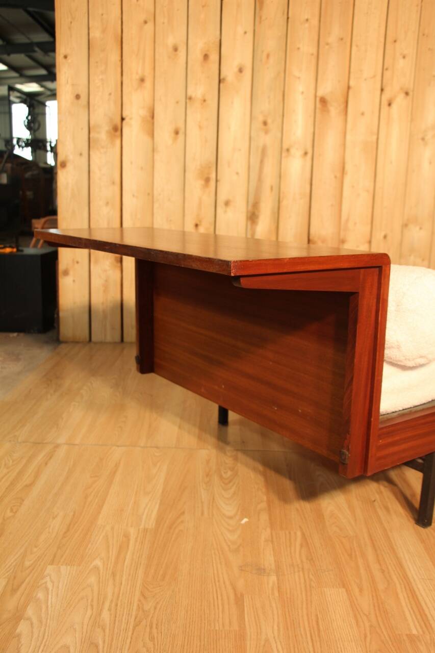 LC5 daybed model by Pierre Guariche