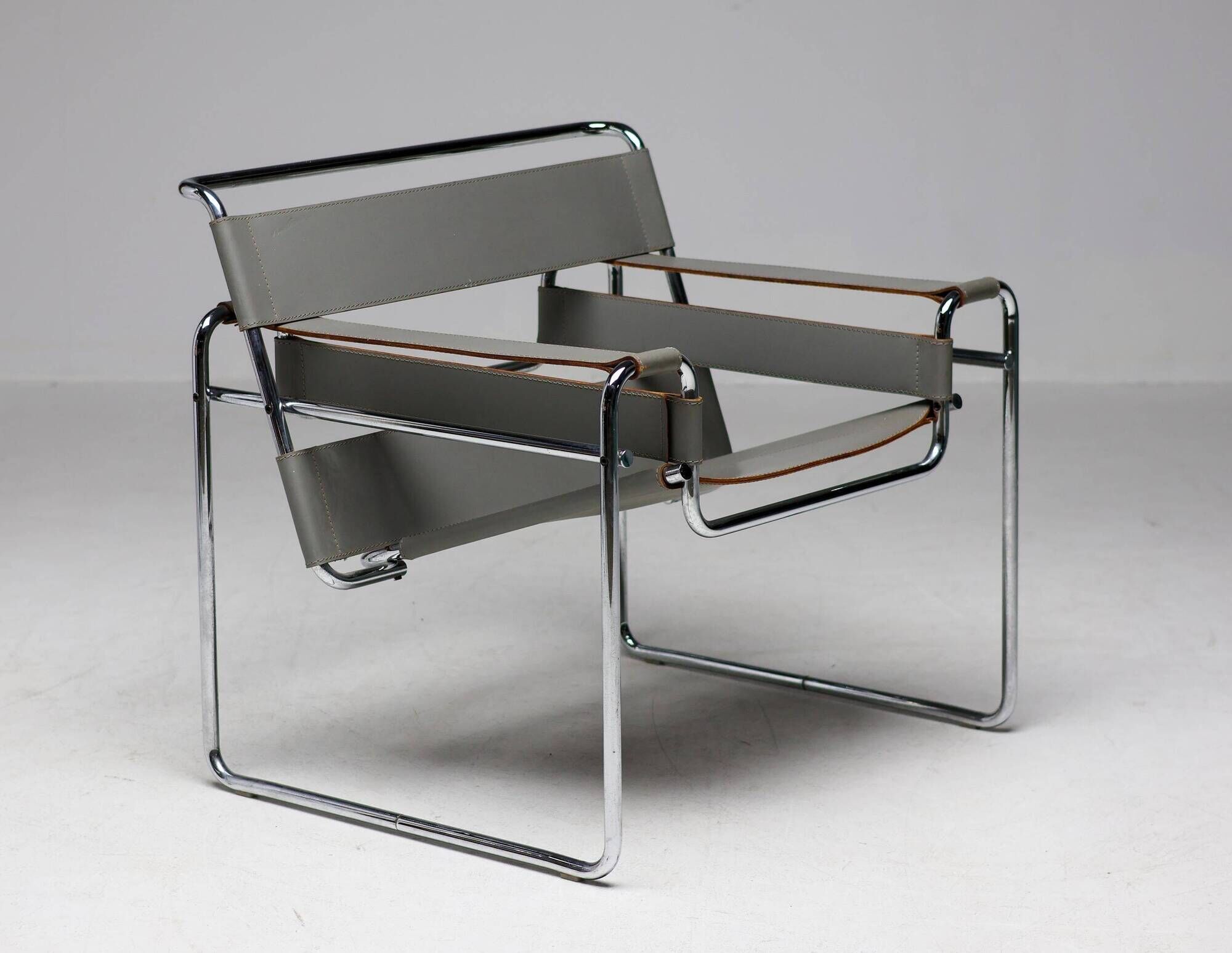Wassily chair in grey leather by Marcel Breuer for Gavina, 1960, signed.