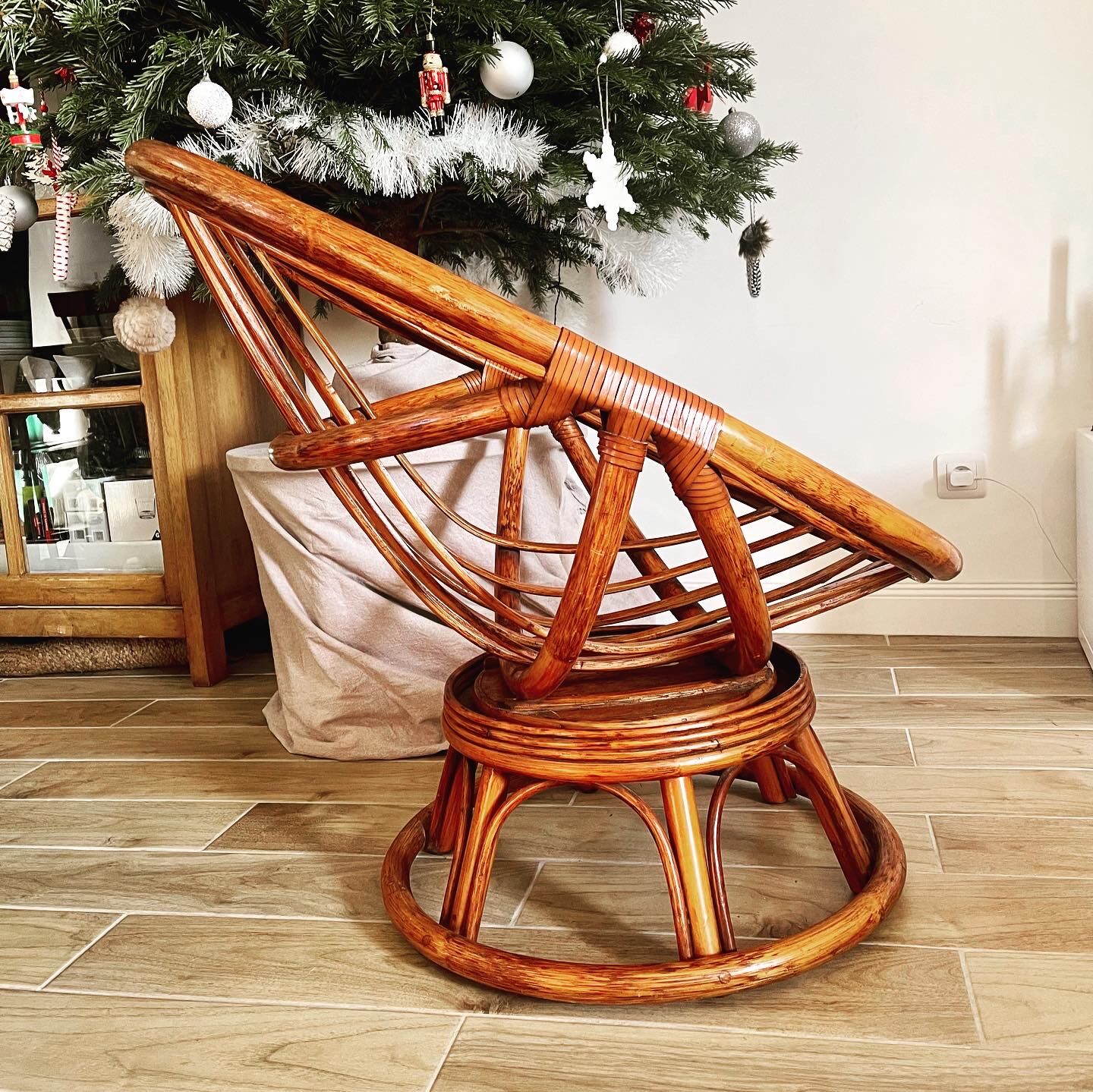 Swivel rattan armchair