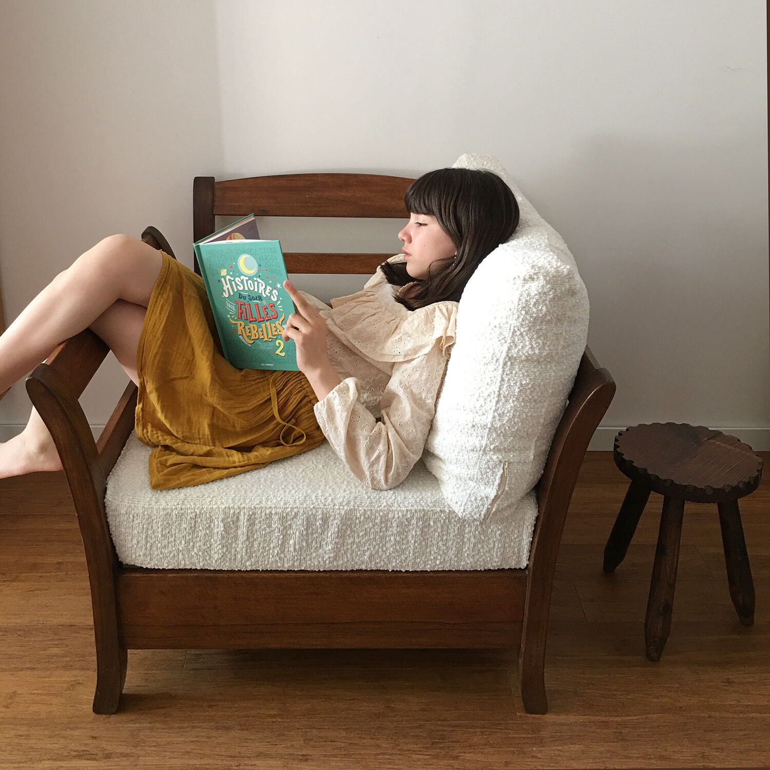 Fauteuil bois et tissu bouclette blanc crème