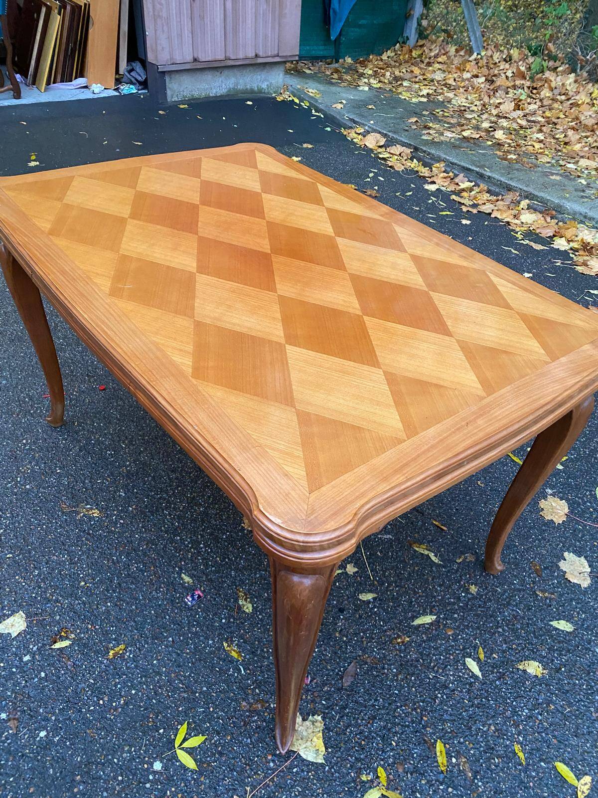 Table à manger rectangulaire extensible Louis XV en bois massif 220cm