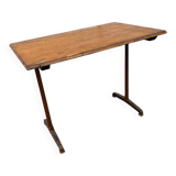 Table bistrot en bois vernis et pieds en fonte