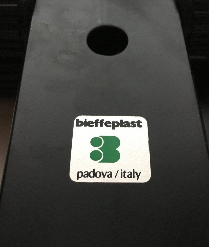 Postmodern Italian graffiti shelf by Rodney Kinsman for Bieffeplast, 1980s.