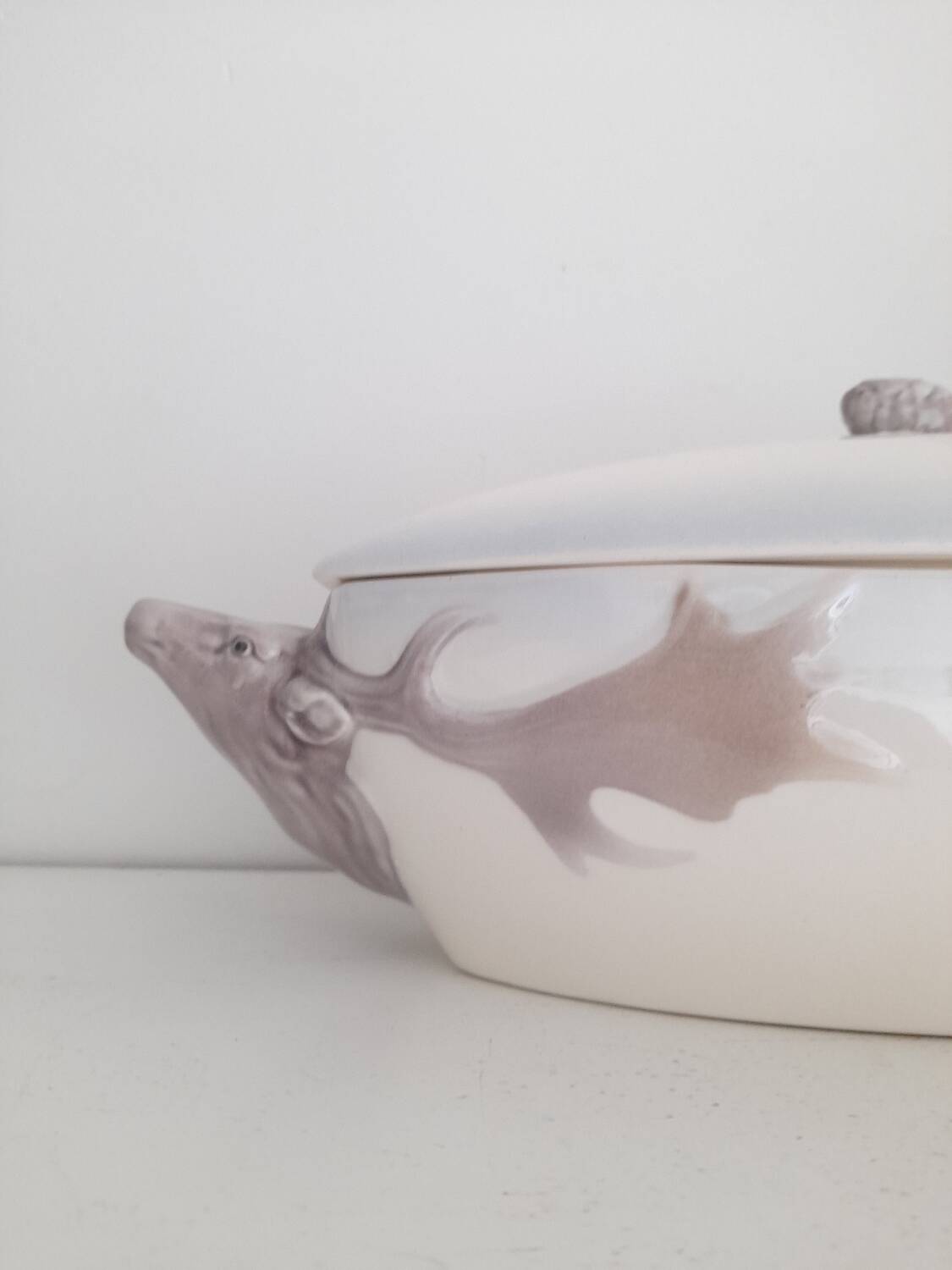 Superb Waechtersbach deer dish game hunting