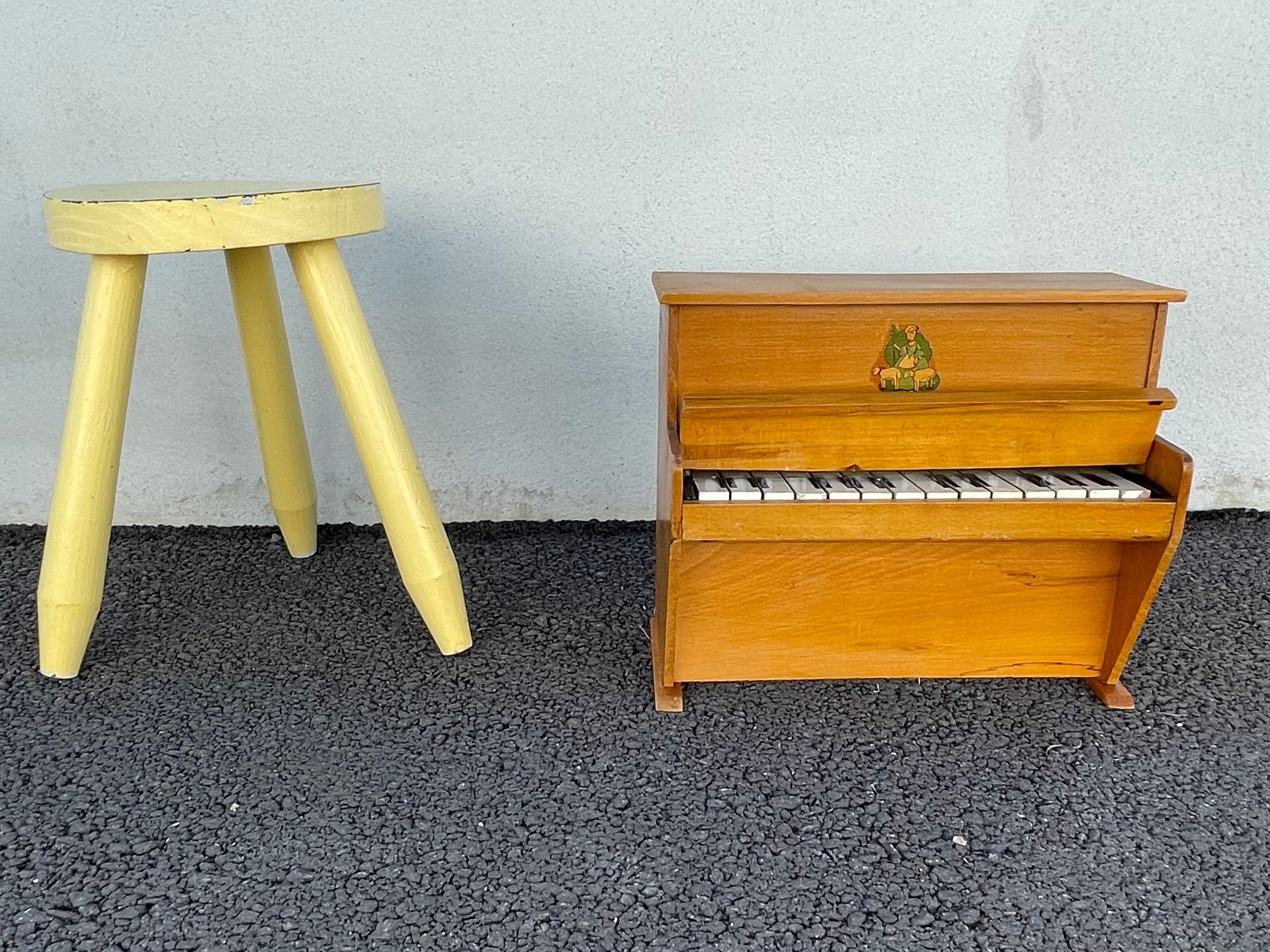 Old toy piano