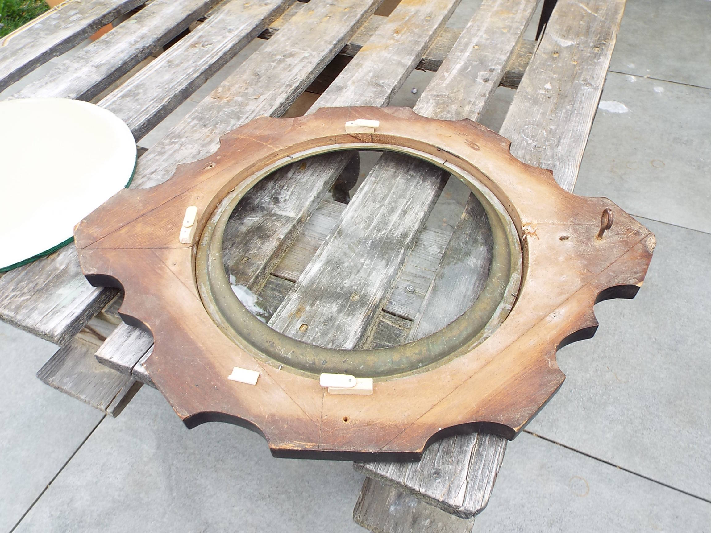 Round mirror