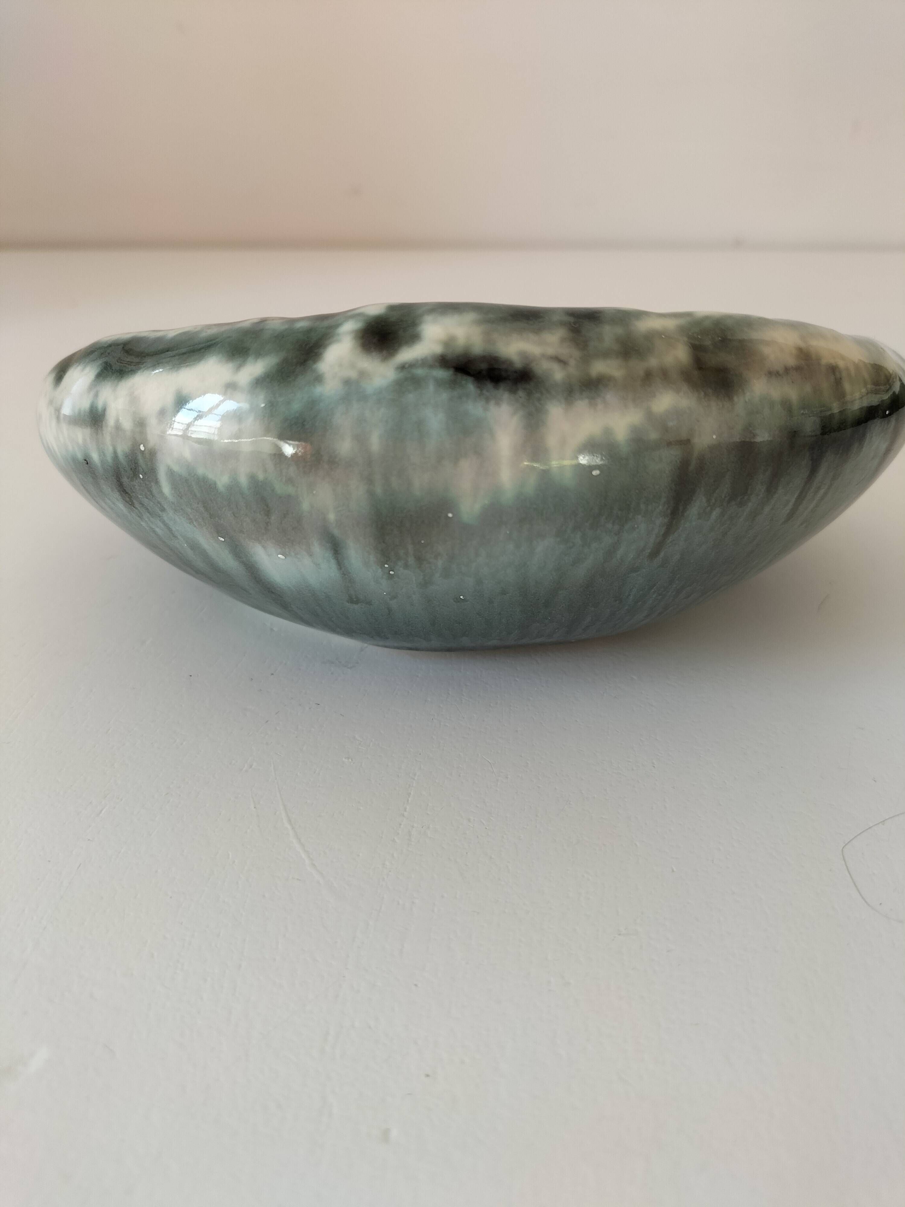 Glazed ceramic cup – Deer in the forest – Incised decoration and free form