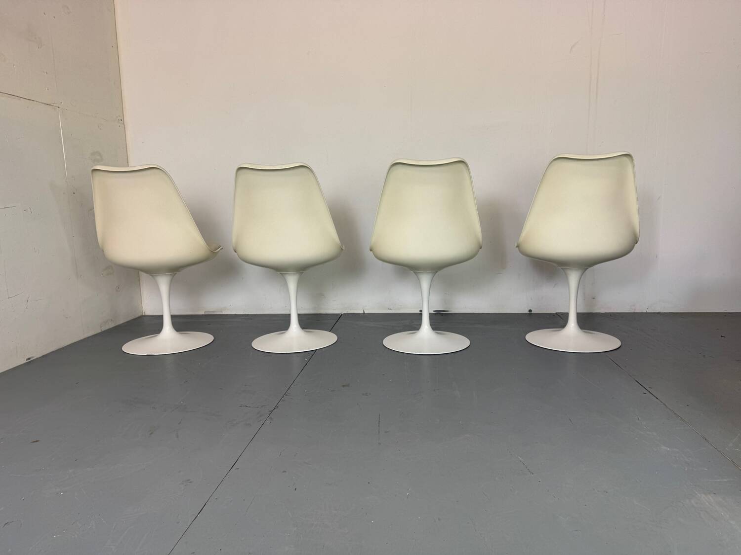 4 Mid-Century Modernist Space Age Tulip Chairs by Eero Saarinen Knoll, 1960s