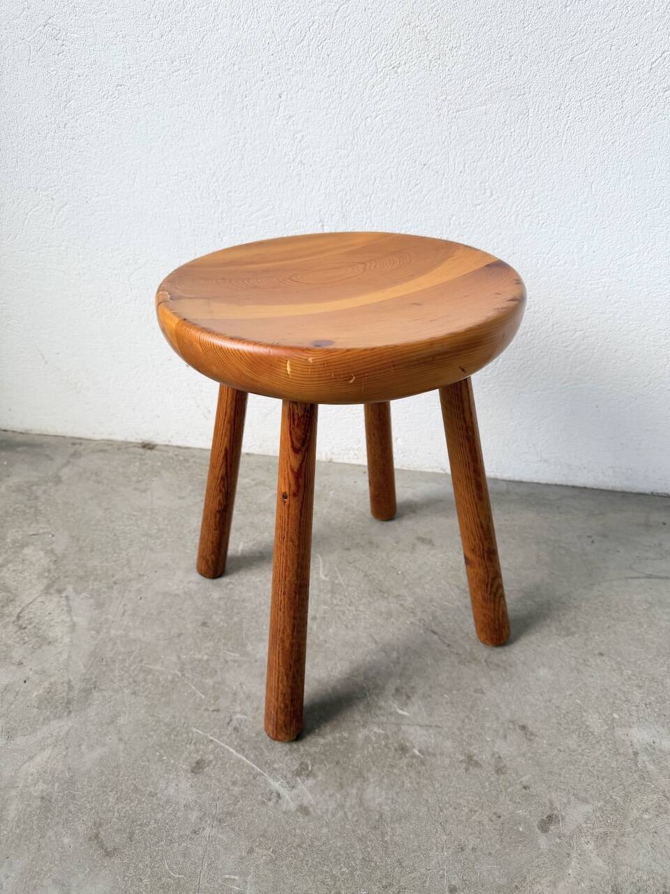 Pine stool assigned to Charlotte Perriand for Les Arcs.