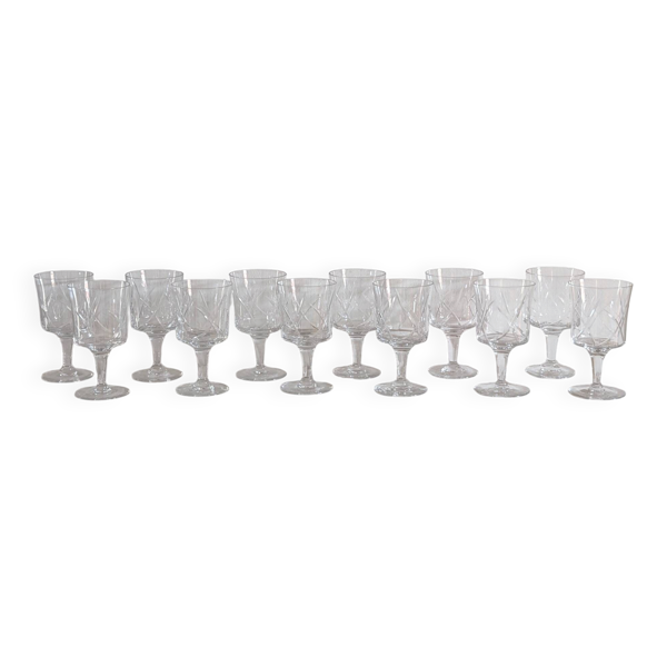 12 verres à pied en cristal ciselé – années 1930-1950