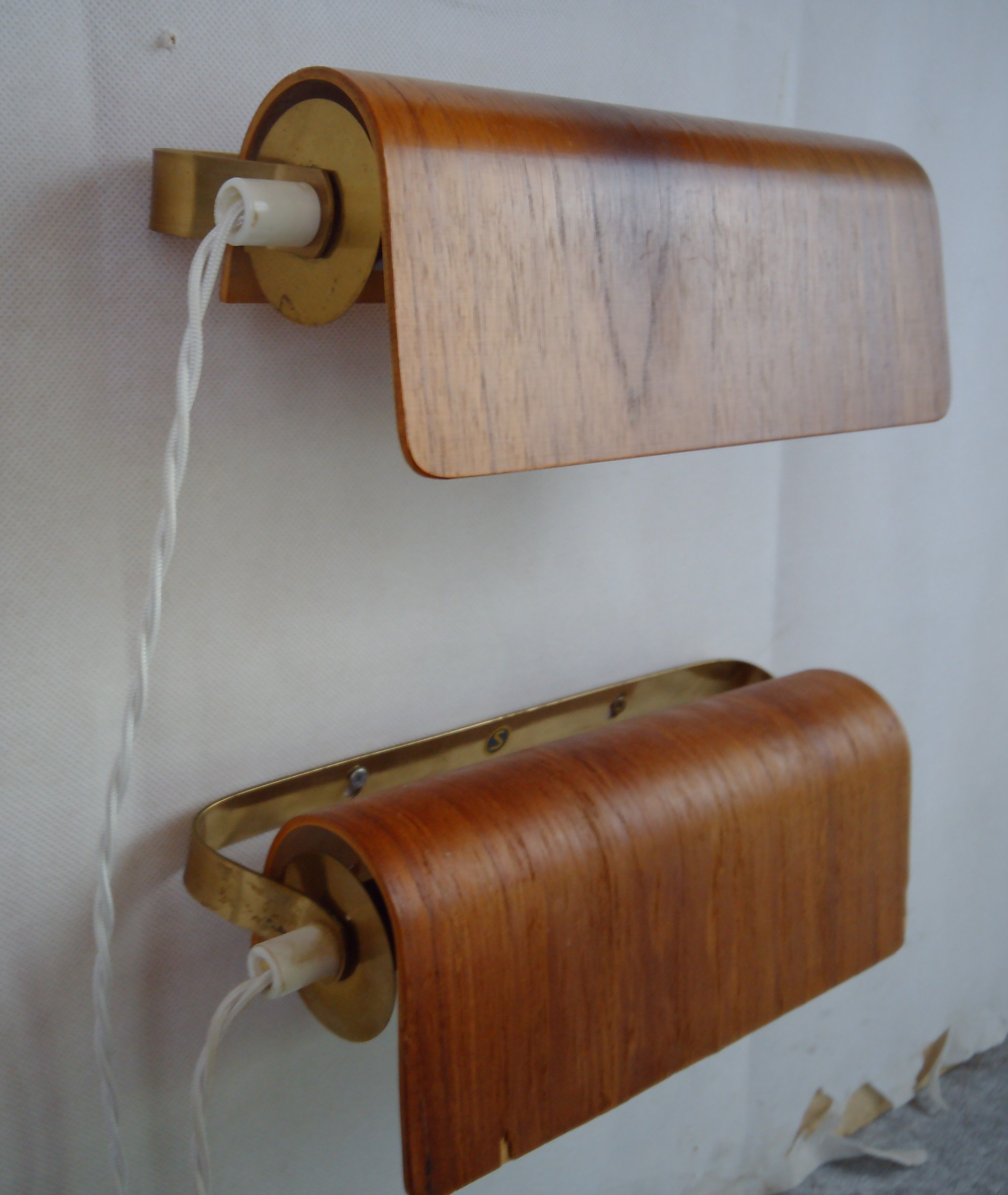 Pair of teak bedside sconces, model V321 from Nator
