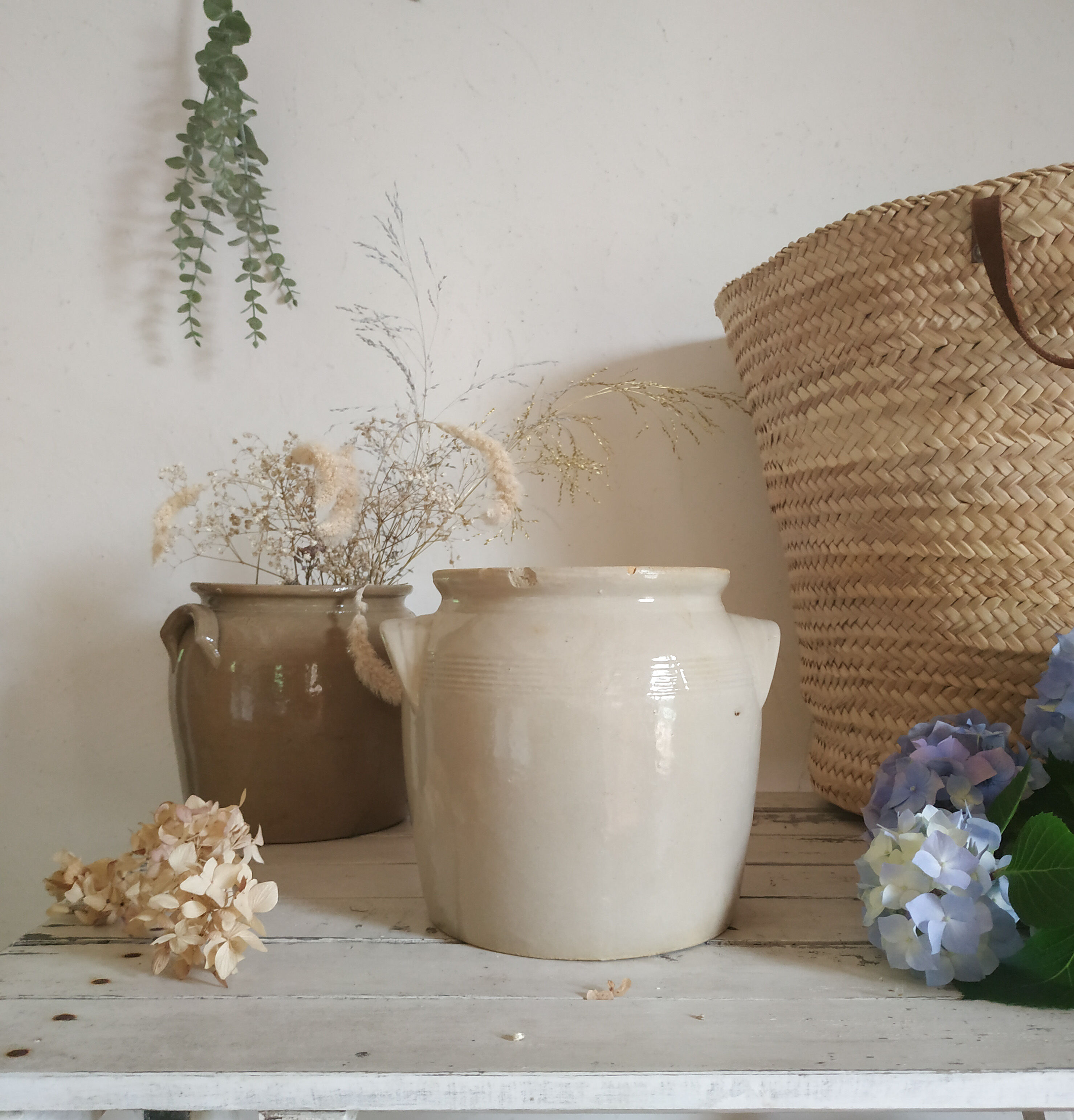 Pot ancien en grès vernissé coloris crème