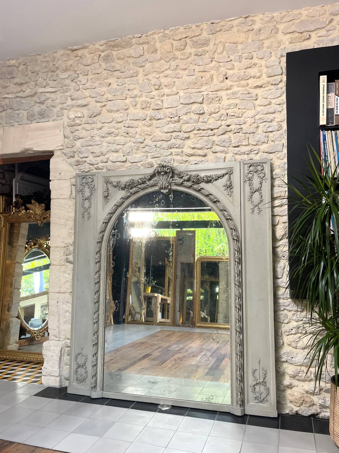 Important woodwork, 176.5cm/158cm 19th century fireplace mirror, quilted glass, parquet on the back.