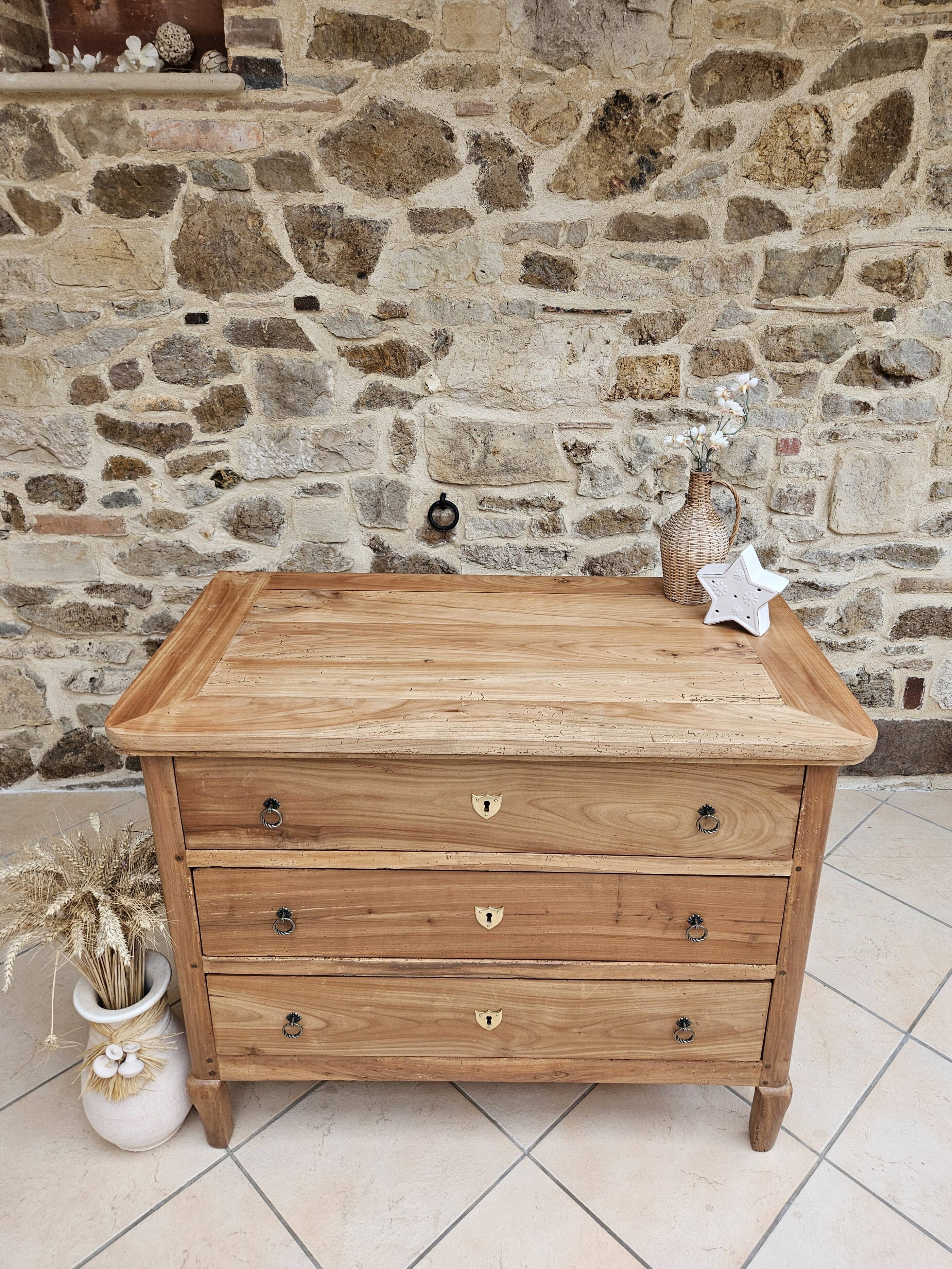 Antique chest of drawers
