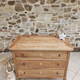 Antique chest of drawers