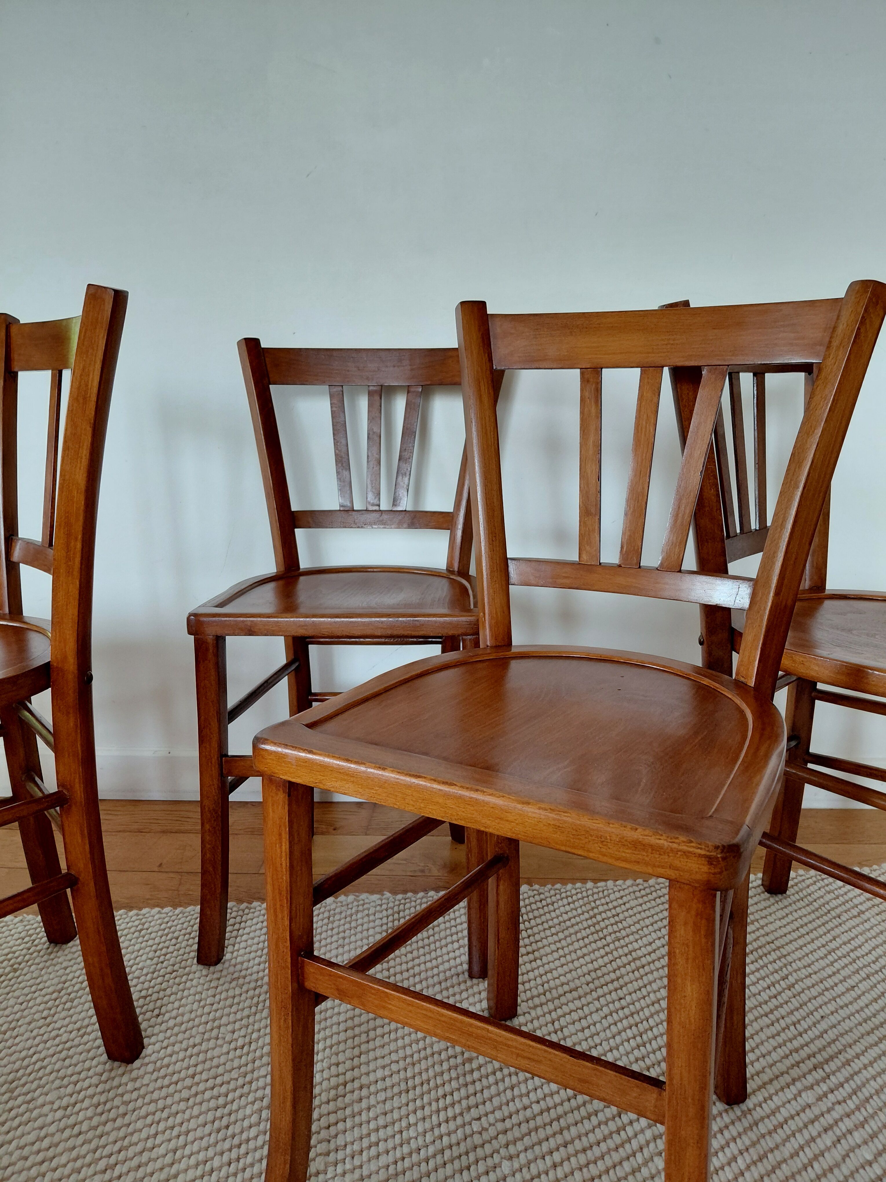 Set of 4 vintage bistro chairs in wood - brasserie style