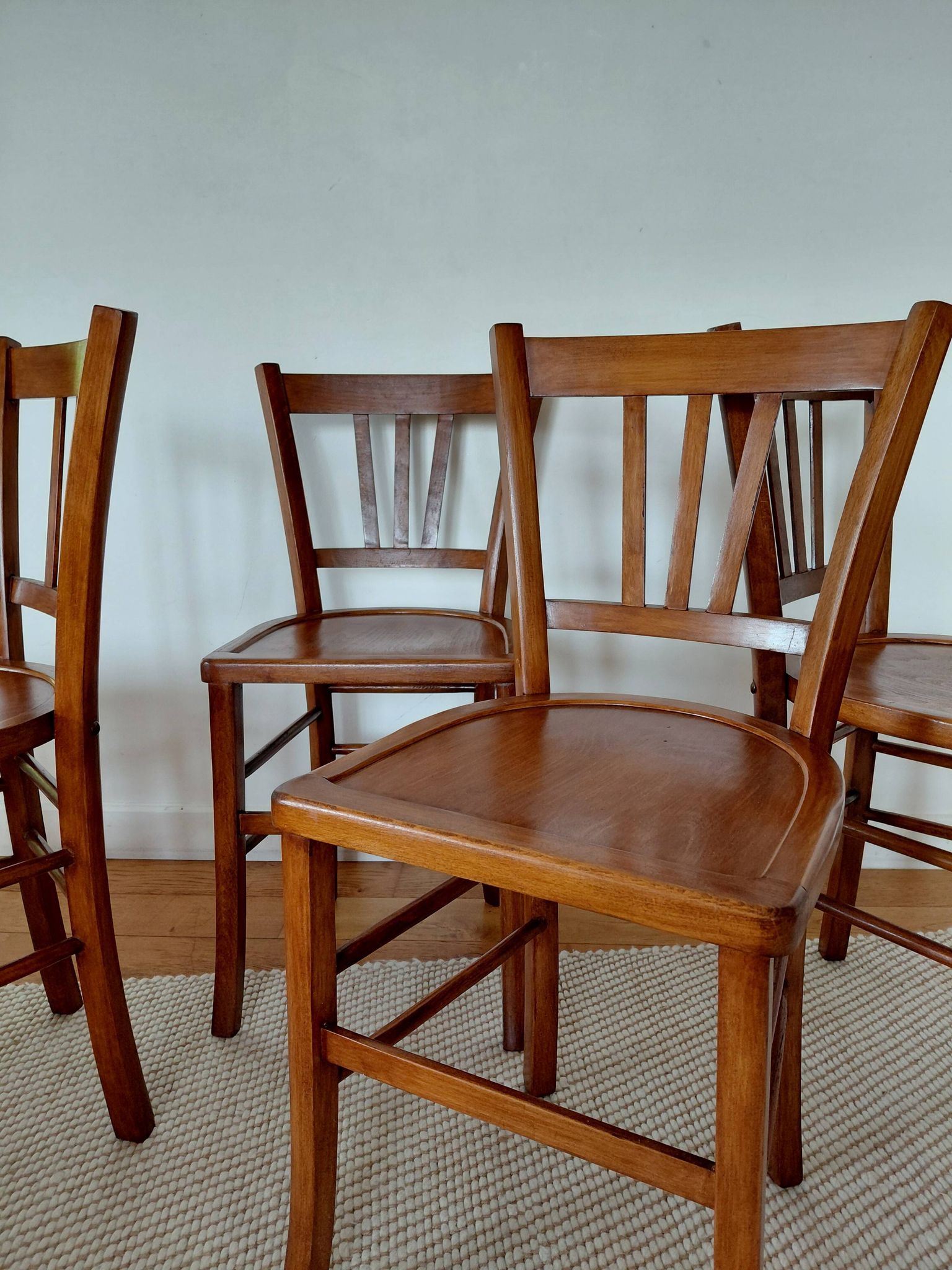 Set of 4 vintage bistro chairs in wood - brasserie style