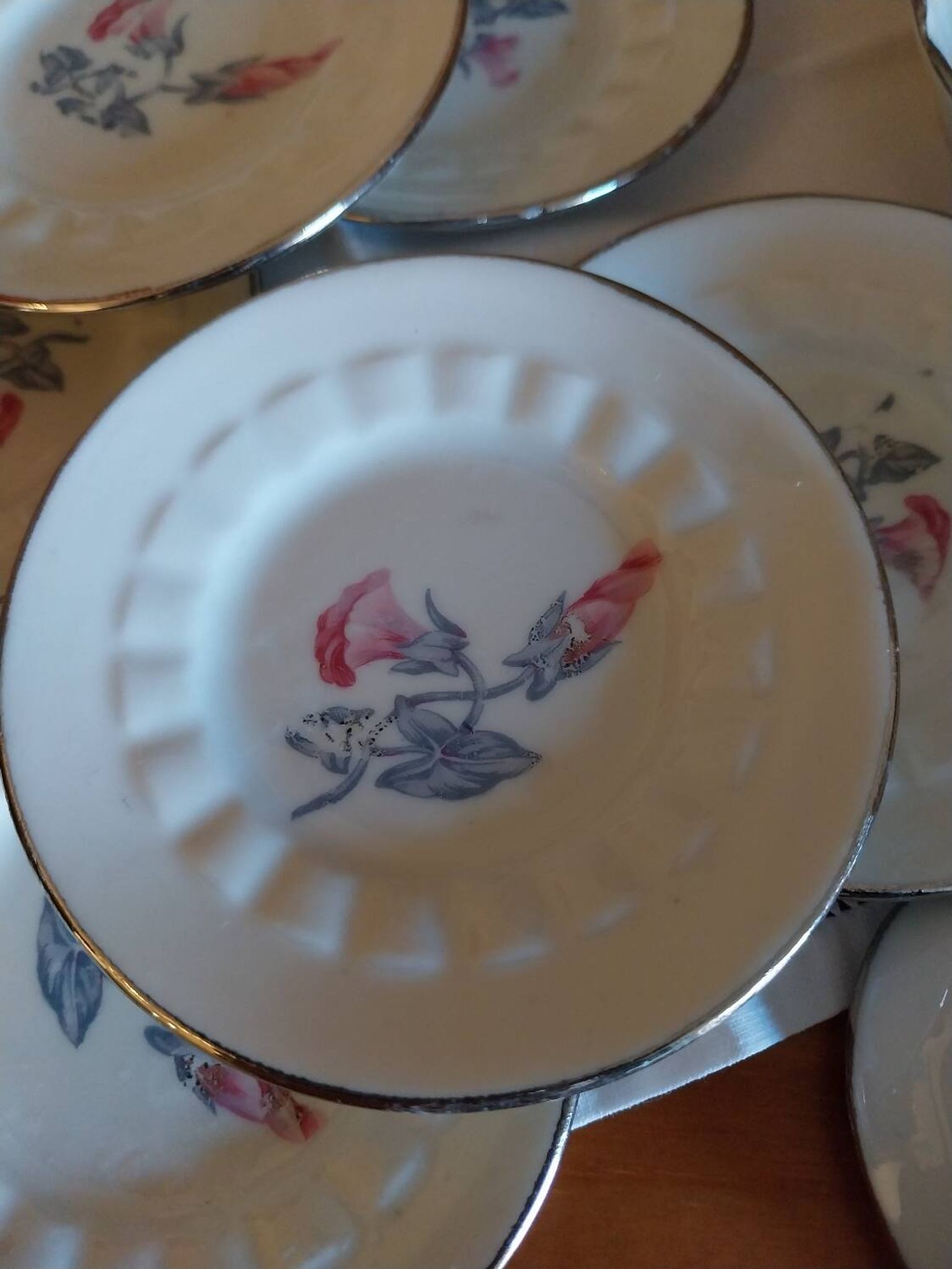 Porcelain dinette