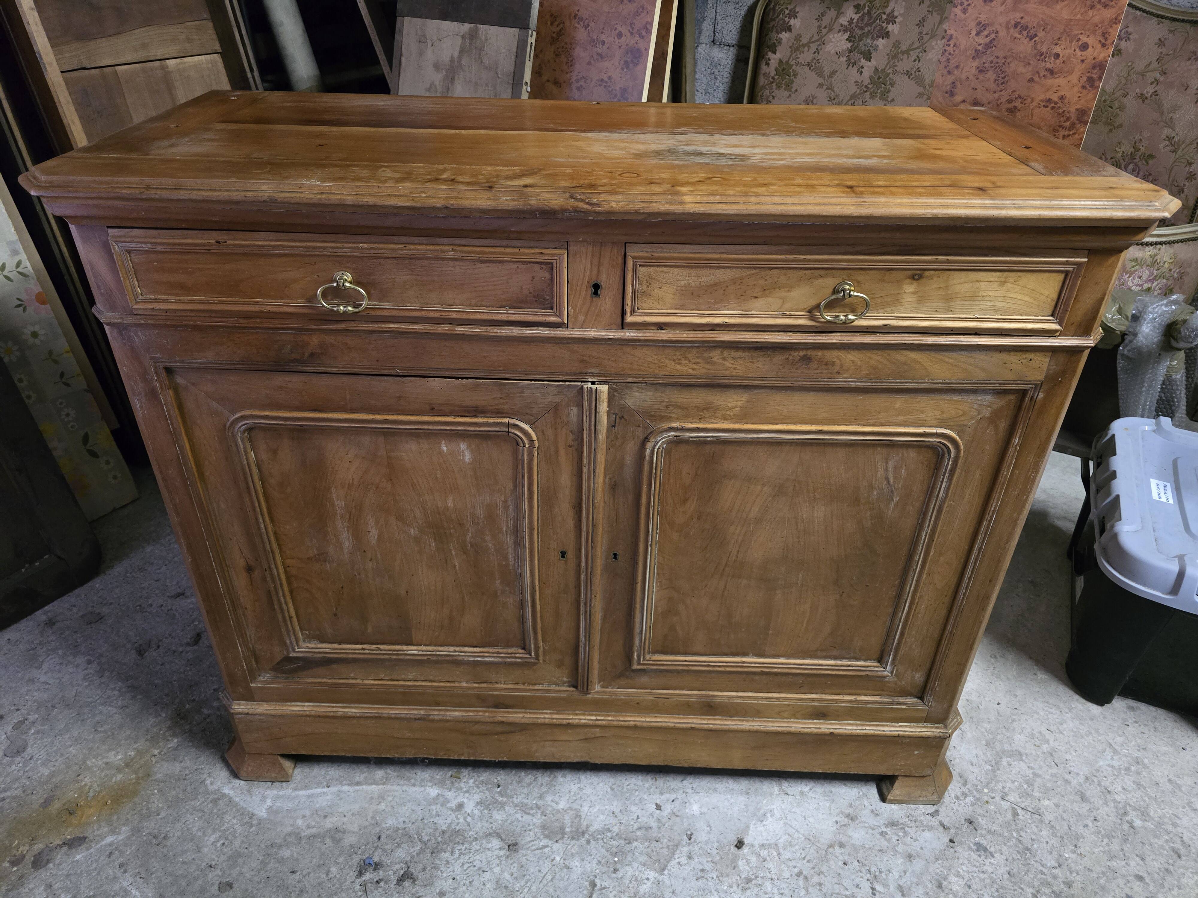 Bahut / Buffet deux corps en merisier massif