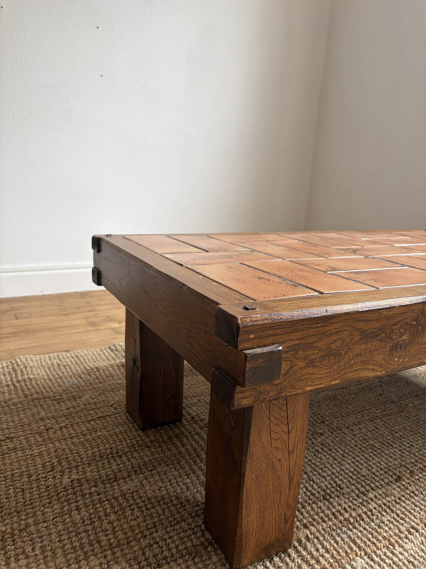 Table basse brutaliste