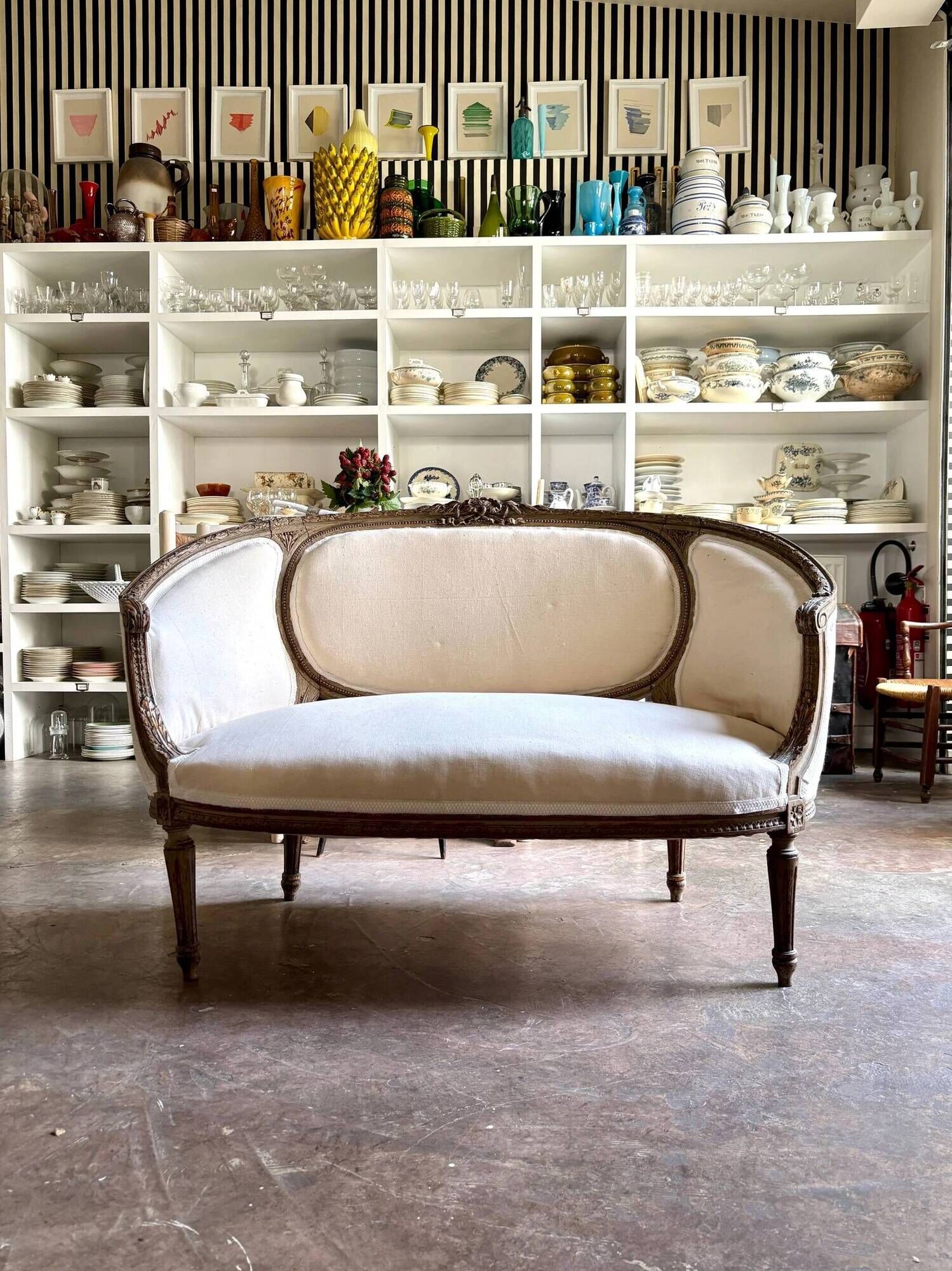 Two-seater basket bench in carved wood and beige mixed fabric, 18th century.