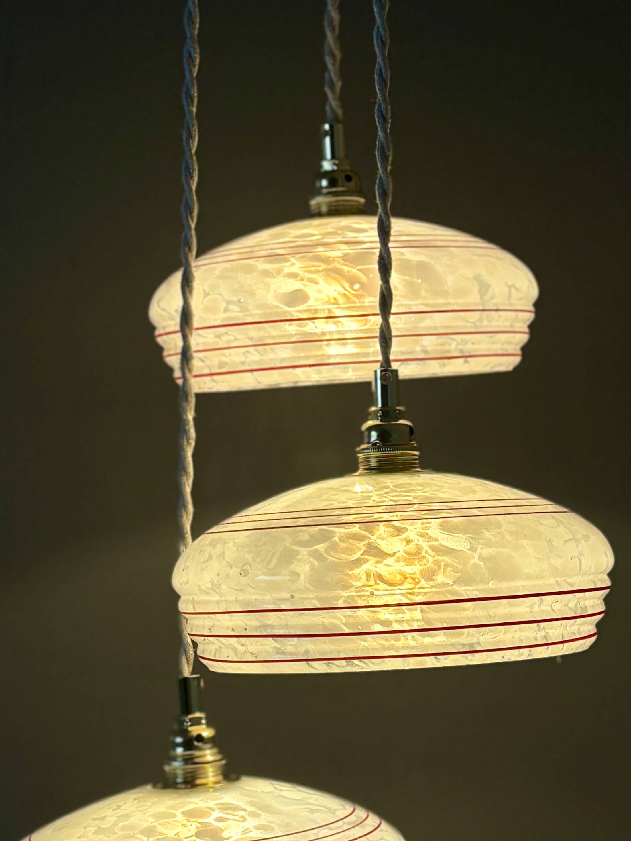 Vintage triple suspension lampshade in Clichy glass, white and red.