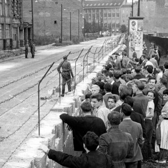 Photography, "Berlin, Sunday near the wall", 1965 / NB / 15 x 20 cm